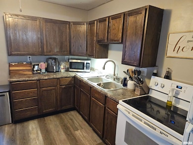 1612 Koch St, Pekin, IL 61554 - photo 4