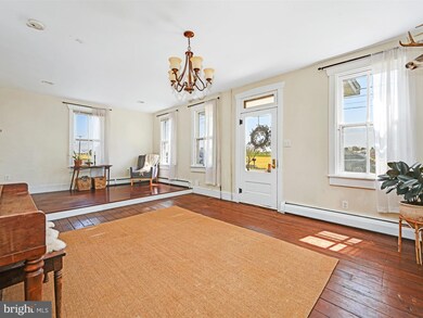 37 Locust St, Leola, PA 17540 - photo 5