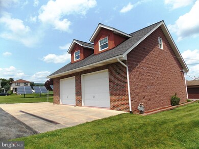 635 Coal St, Lehighton, PA 18235 - photo 3