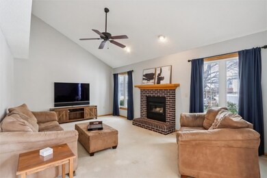 1226 Prairieview Dr NE, Cedar Rapids, IA 52402 - photo 3