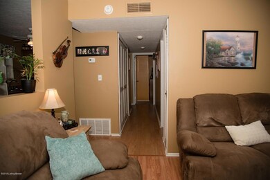 7808 Rochelle Rd, Louisville, KY 40228 - photo 6