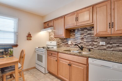 108 N Avon Rd, Elmhurst, IL 60126 - photo 6