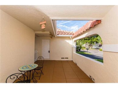 1255 Seagrape Cir, Weston, FL 33326 - photo 4