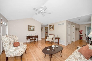 35 Fernwood Dr, Litchfield, NH 03052 - photo 4