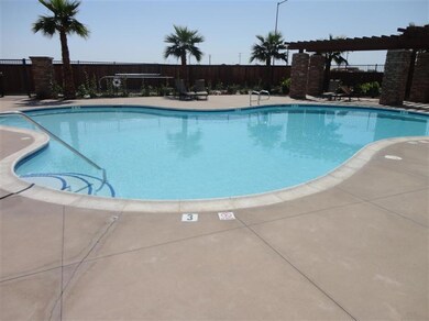 Large pool to relax in.