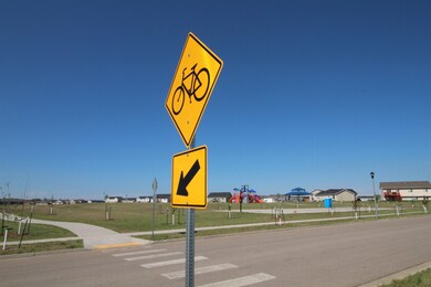 82 Mulberry Loop unit 84 Mulberry Loop NE, Minot, ND 58703 - photo 2