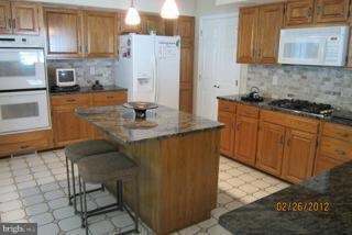 20860 Channel Ct, Sterling, VA 20165 - photo 5