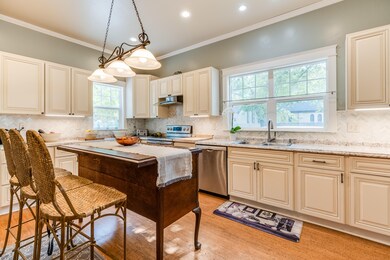 145 3rd Ave E (10)