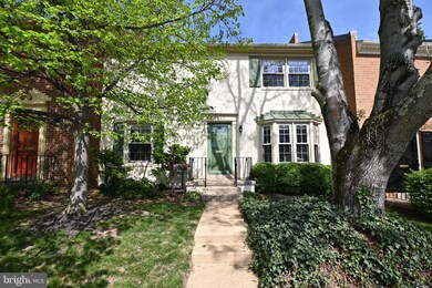 8532 Lakinhurst Ln, Springfield, VA 22152 - photo 2