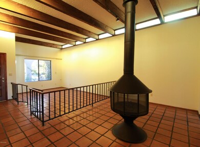 6 Living Room