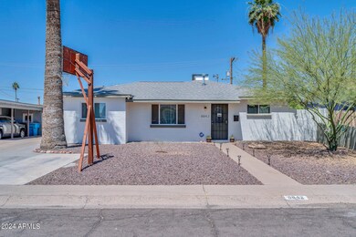 8842 N 28th Dr-2