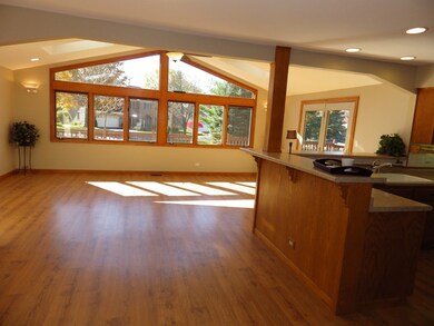 524 Cassin Rd, Naperville, IL 60565 - photo 2