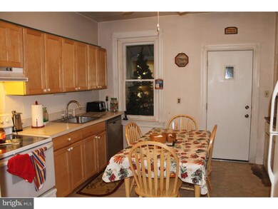 117 E 3rd St, Lansdale, PA 19446 - photo 2