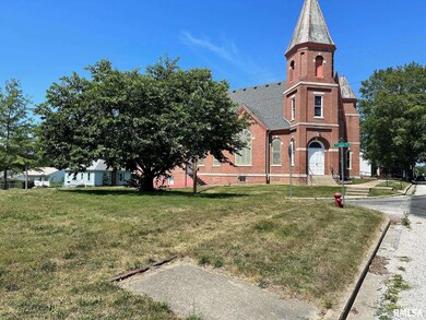 300 W Beardstown St, Virginia, IL 62691 - photo 3