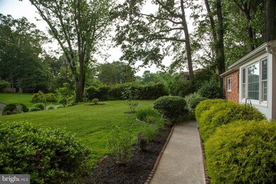 9804 Ashby Rd, Fairfax, VA 22031 - photo 2