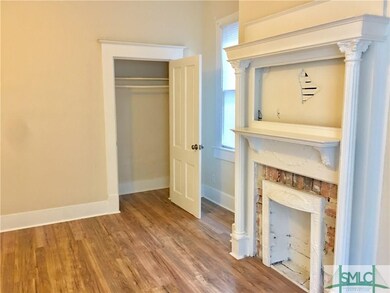 534 E Waldburg St unit upper, Savannah, GA 31401 - photo 7