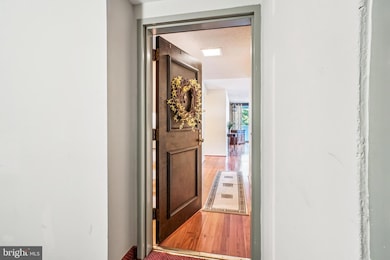 Alexandria Knolls West unit 402, Alexandria, VA 22304 - photo 2