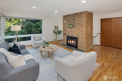 11811 33rd Ave NE, Seattle, WA 98125 - photo 4