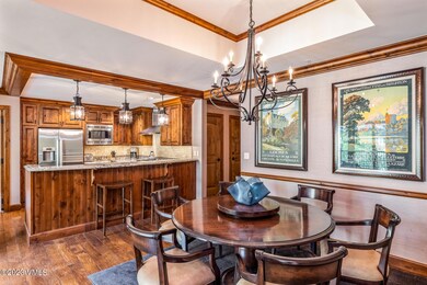 003-Dining Room-052-1800x1200
