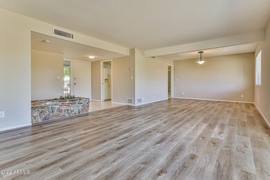 002-photo-living-room-11916142