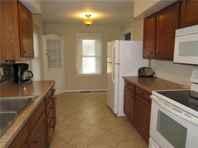 2201 California St, Columbus, IN 47201 - photo 7