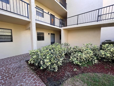 2050 Oleander Blvd unit 6-102, Fort Pierce, FL 34950 - photo 2