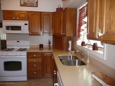 109 E Vaughn St, Kingston, PA 18704 - photo 3