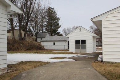 607 E 6th St S, Newton, IA 50208 - photo 4