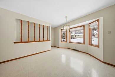 2010 Cimarron Dr, Freeport, IL 61032 - photo 5