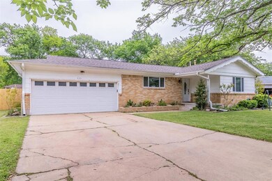 333 Lawana Dr, Bedford, TX 76022 - photo 2