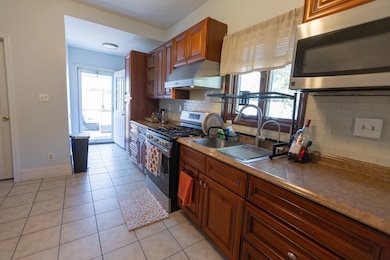 21 Kimball Ave, Lowell, MA 01851 - photo 5