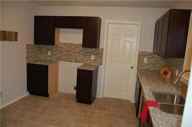 6348 Switzer Ln, Shawnee, KS 66203 - photo 5