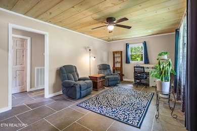 1010 Smallwood Rd, Jamestown, TN 38556 - photo 4