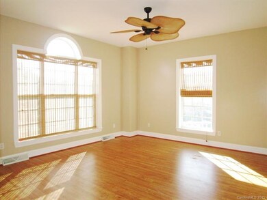 142 S Willow Brook Dr, Asheville, NC 28806 - photo 4