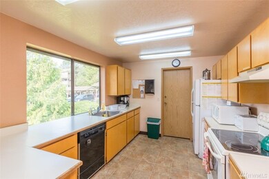 20145 Vikings Crest Loop NE unit 3-104, Poulsbo, WA 98370 - photo 6