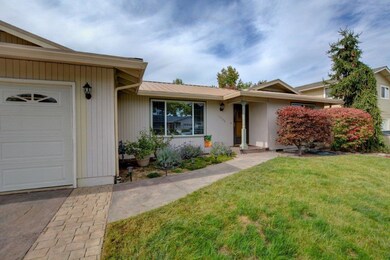 5035 Del Mar Dr, Central Point, OR 97502 - photo 2