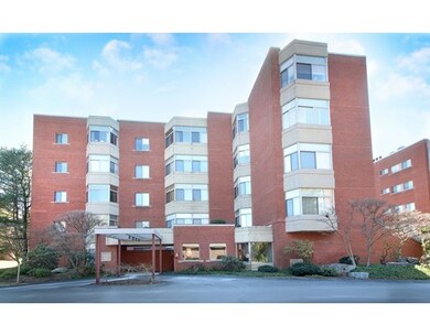 99-30 Florence St unit 5B, Chestnut Hill, MA 02467 - photo 2