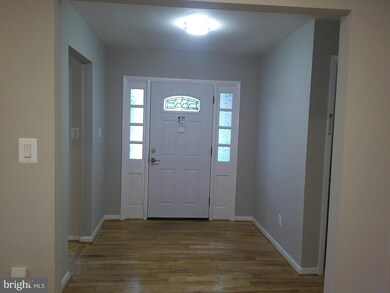 8813 Stonehaven Ct, Potomac, MD 20854 - photo 2