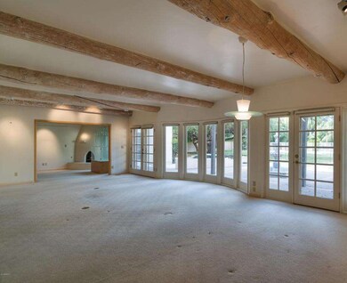 Living Room/Den