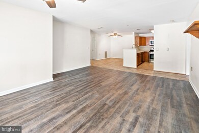 20410 Shore Harbour Dr unit H, Germantown, MD 20874 - photo 6