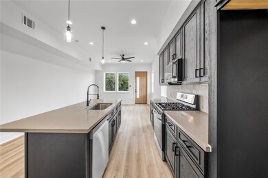 7901 Cora St unit B, Houston, TX 77088 - photo 4