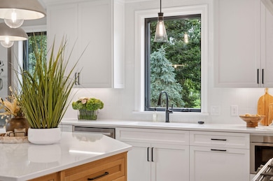 592 Harbor Ct, Shoreview, MN 55126 - photo 7