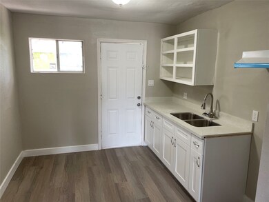 7825 Glass St, Houston, TX 77016 - photo 5