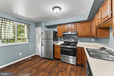 3640 Wharf Ln, Triangle, VA 22172 - photo 7