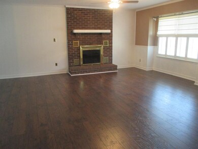 704 Plaza Dr, Jacksonville, NC 28540 - photo 3