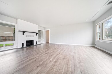 2494 E McAndrews Rd, Medford, OR 97504 - photo 3