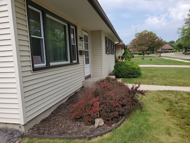 2825 W Grove Ave, Waukegan, IL 60085 - photo 3