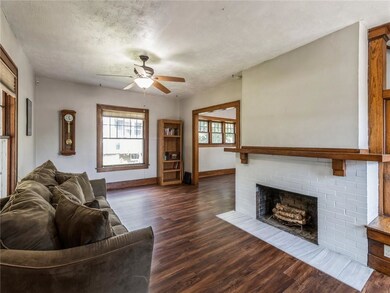 1215 42nd St, Des Moines, IA 50311 - photo 2