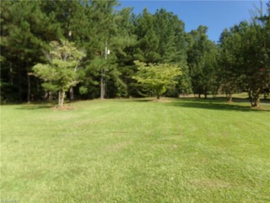 3323 Fulton Rd, Asheboro, NC 27205 - photo 4