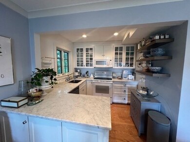 133 Walnut St, Wellesley Hills, MA 02481 - photo 4